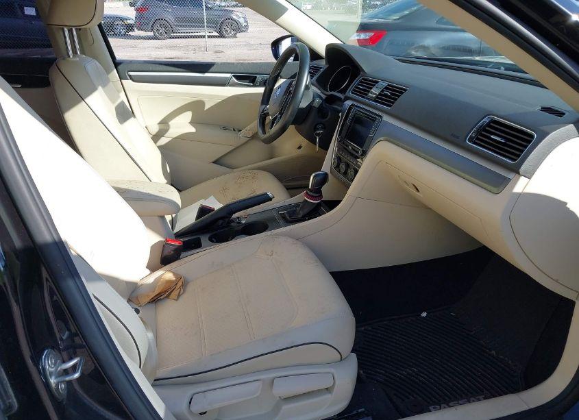 Photo 5 of 2018 Volkswagen Passat 2.0T R-LINE/2.0T S (VIN 1VWAA7A38JC049172)