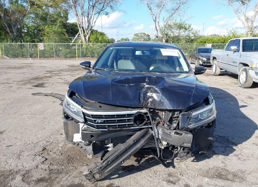 Photo 6 of 2018 Volkswagen Passat 2.0T R-LINE/2.0T S (VIN 1VWAA7A38JC049172)