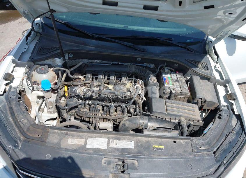 Photo 10 of 2018 Volkswagen Passat S/R-LINE (VIN 1VWAA7A39JC008470)