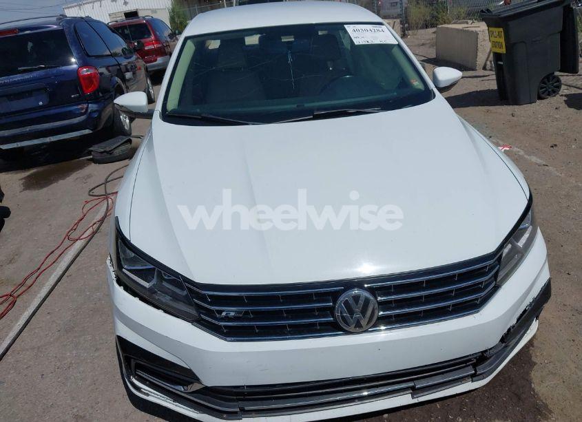 Photo 12 of 2018 Volkswagen Passat S/R-LINE (VIN 1VWAA7A39JC008470)