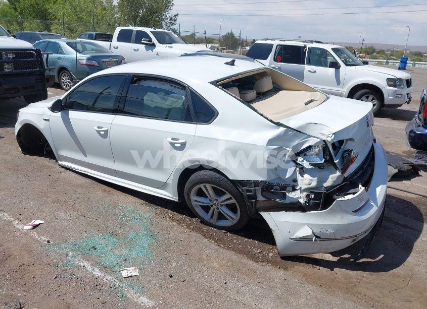 Photo 14 of 2018 Volkswagen Passat S/R-LINE (VIN 1VWAA7A39JC008470)