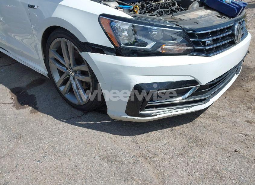 Photo 18 of 2018 Volkswagen Passat S/R-LINE (VIN 1VWAA7A39JC008470)
