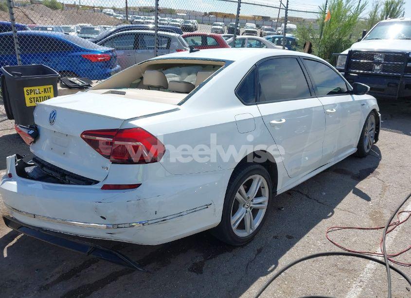 Photo 4 of 2018 Volkswagen Passat S/R-LINE (VIN 1VWAA7A39JC008470)