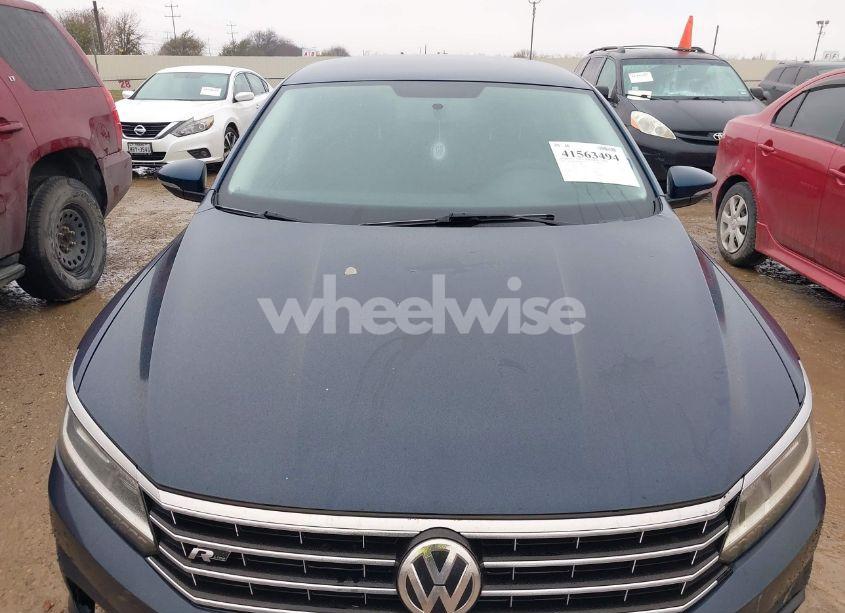 Photo 10 of 2018 Volkswagen Passat (VIN 1VWAA7A39JC012678)