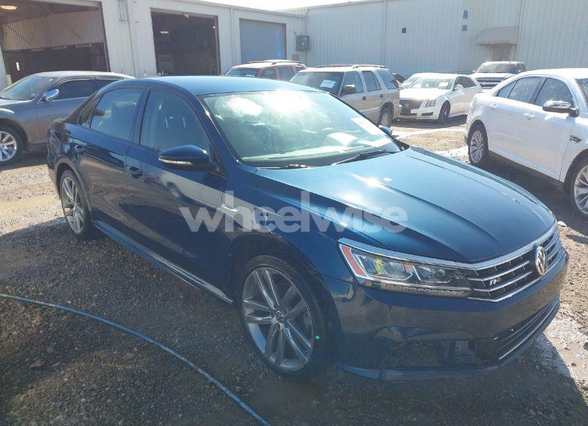 Photo 13 of 2018 Volkswagen Passat (VIN 1VWAA7A39JC012678)