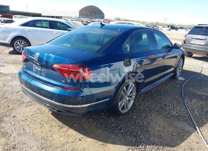 Photo 4 of 2018 Volkswagen Passat (VIN 1VWAA7A39JC012678)