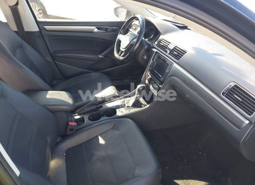 Photo 5 of 2018 Volkswagen Passat (VIN 1VWAA7A39JC012678)