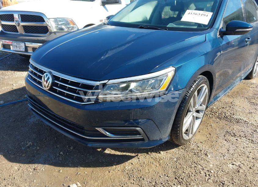 Photo 6 of 2018 Volkswagen Passat (VIN 1VWAA7A39JC012678)