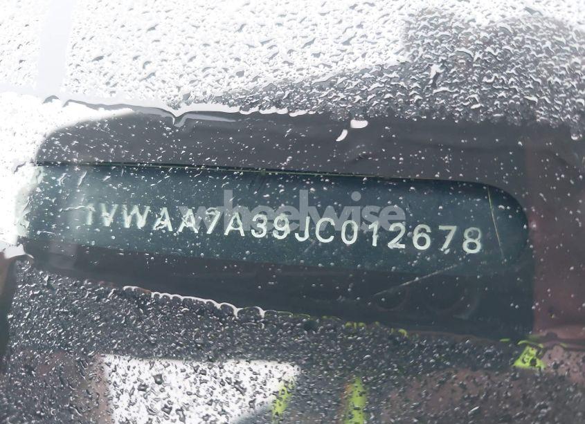 Photo 9 of 2018 Volkswagen Passat (VIN 1VWAA7A39JC012678)