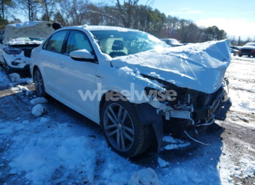 2018 Volkswagen Passat 2.0T R-LINE/2.0T S (VIN 1VWAA7A39JC023292) main photo