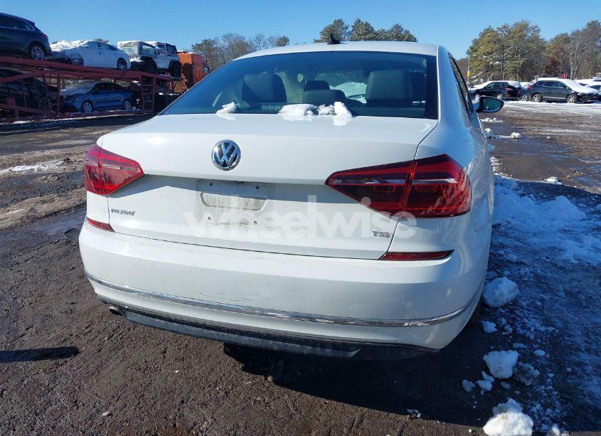 Photo 16 of 2018 Volkswagen Passat 2.0T R-LINE/2.0T S (VIN 1VWAA7A39JC023292)