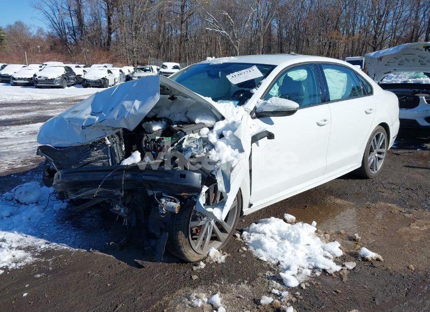 Photo 2 of 2018 Volkswagen Passat 2.0T R-LINE/2.0T S (VIN 1VWAA7A39JC023292)