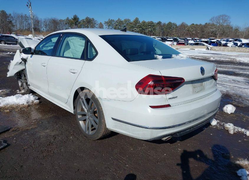 Photo 3 of 2018 Volkswagen Passat 2.0T R-LINE/2.0T S (VIN 1VWAA7A39JC023292)