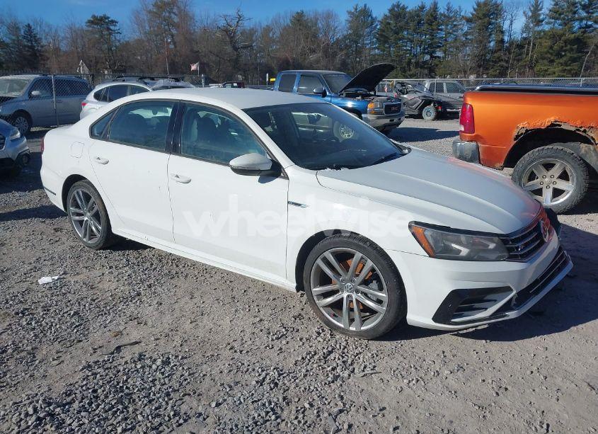 2018 Volkswagen Passat 2.0T R-LINE/2.0T S (VIN 1VWAA7A3XJC000569) main photo