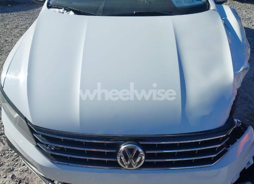 Photo 10 of 2018 Volkswagen Passat 2.0T R-LINE/2.0T S (VIN 1VWAA7A3XJC000569)