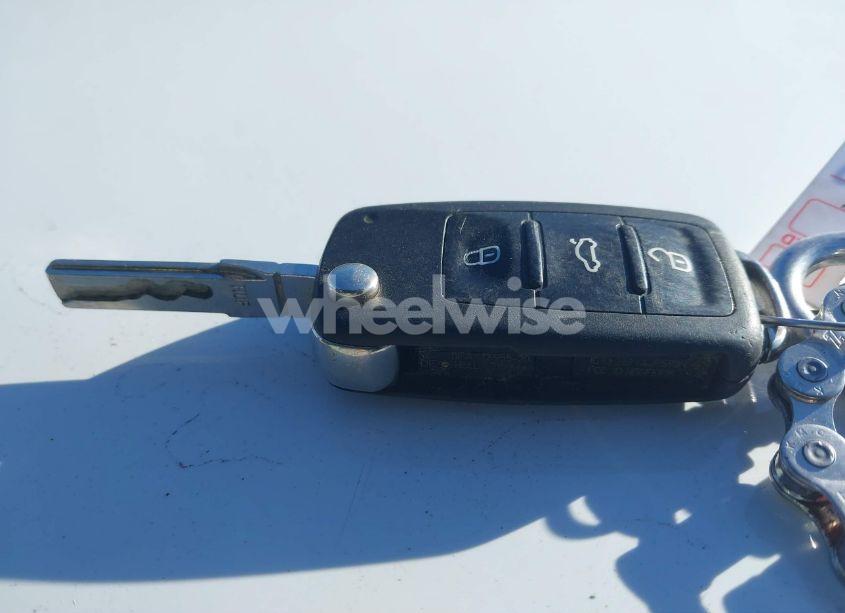 Photo 11 of 2018 Volkswagen Passat 2.0T R-LINE/2.0T S (VIN 1VWAA7A3XJC000569)