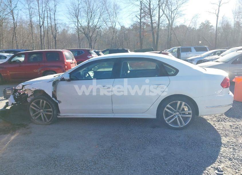 Photo 14 of 2018 Volkswagen Passat 2.0T R-LINE/2.0T S (VIN 1VWAA7A3XJC000569)