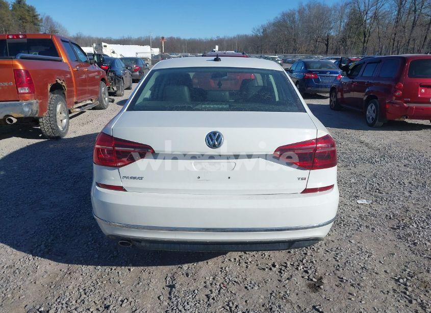 Photo 16 of 2018 Volkswagen Passat 2.0T R-LINE/2.0T S (VIN 1VWAA7A3XJC000569)
