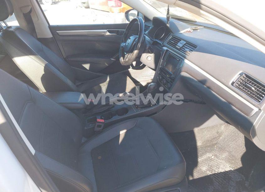 Photo 5 of 2018 Volkswagen Passat 2.0T R-LINE/2.0T S (VIN 1VWAA7A3XJC000569)