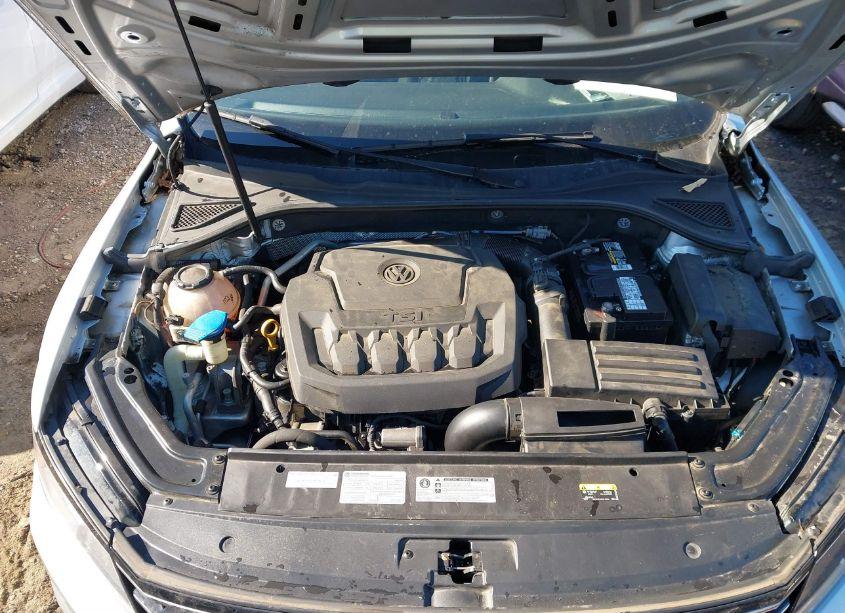 Photo 10 of 2018 Volkswagen Passat 2.0T R-LINE/2.0T S (VIN 1VWAA7A3XJC010423)