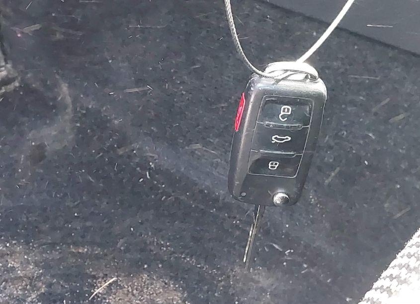 Photo 11 of 2018 Volkswagen Passat 2.0T R-LINE/2.0T S (VIN 1VWAA7A3XJC010423)