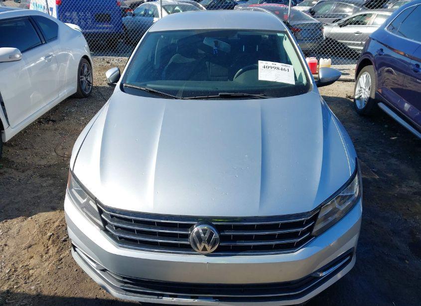 Photo 12 of 2018 Volkswagen Passat 2.0T R-LINE/2.0T S (VIN 1VWAA7A3XJC010423)