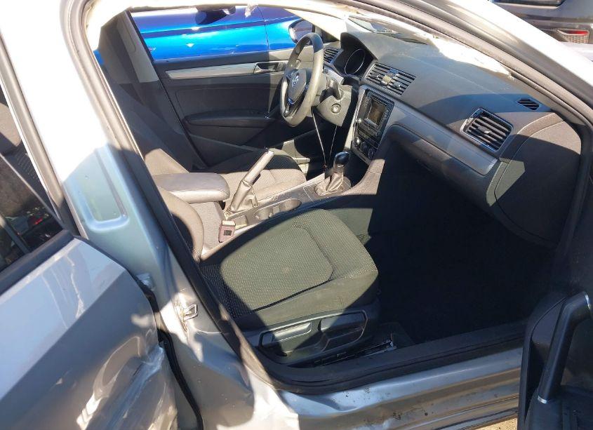 Photo 5 of 2018 Volkswagen Passat 2.0T R-LINE/2.0T S (VIN 1VWAA7A3XJC010423)