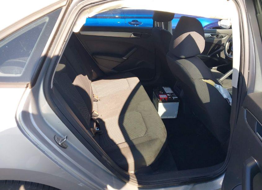 Photo 8 of 2018 Volkswagen Passat 2.0T R-LINE/2.0T S (VIN 1VWAA7A3XJC010423)