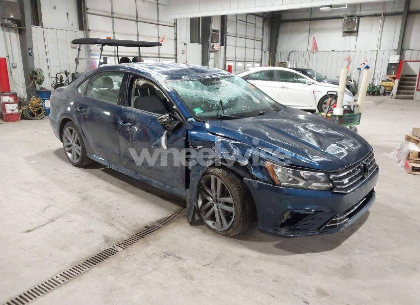 2018 Volkswagen Passat 2.0T R-LINE/2.0T S (VIN 1VWAA7A3XJC011491) main photo