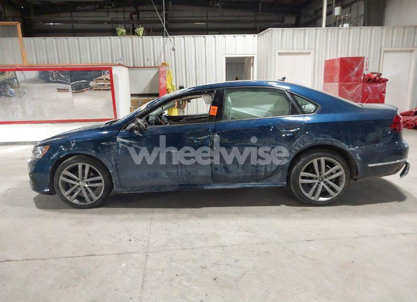 Photo 15 of 2018 Volkswagen Passat 2.0T R-LINE/2.0T S (VIN 1VWAA7A3XJC011491)