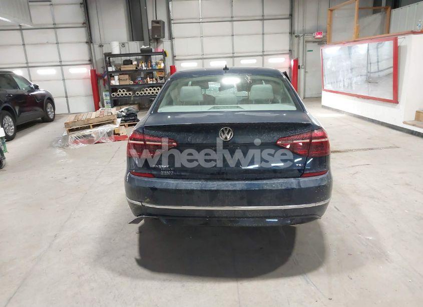 Photo 17 of 2018 Volkswagen Passat 2.0T R-LINE/2.0T S (VIN 1VWAA7A3XJC011491)