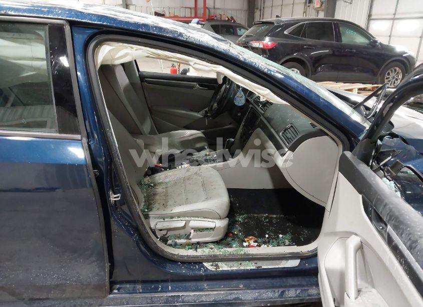 Photo 5 of 2018 Volkswagen Passat 2.0T R-LINE/2.0T S (VIN 1VWAA7A3XJC011491)