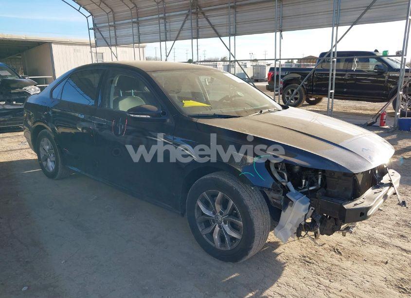 2018 Volkswagen Passat 2.0T R-LINE/2.0T S (VIN 1VWAA7A3XJC024371) main photo