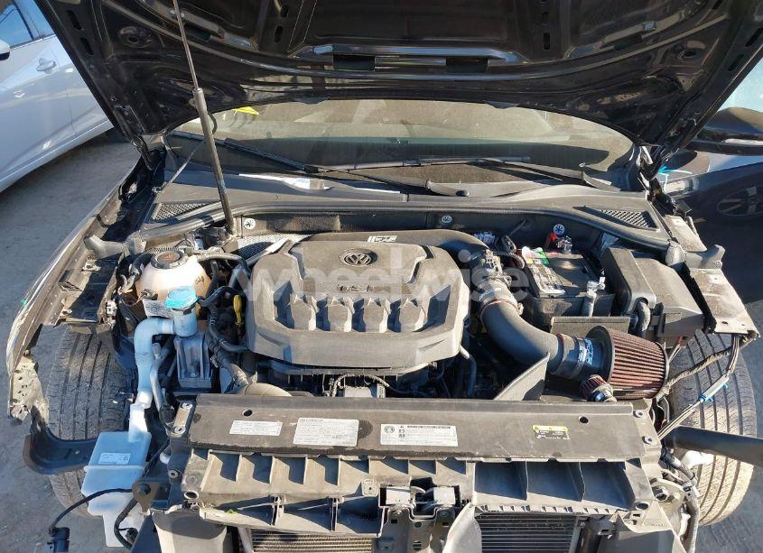 Photo 10 of 2018 Volkswagen Passat 2.0T R-LINE/2.0T S (VIN 1VWAA7A3XJC024371)