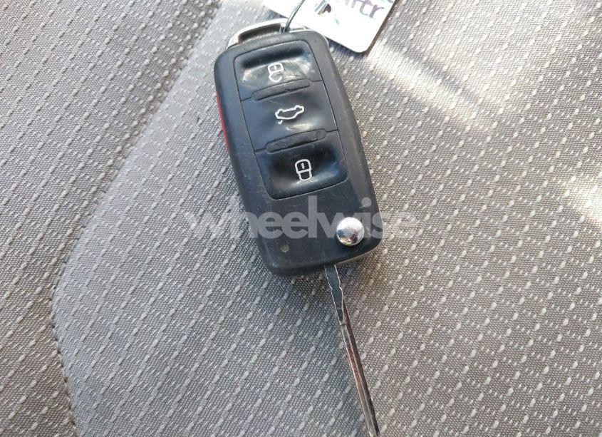 Photo 11 of 2018 Volkswagen Passat 2.0T R-LINE/2.0T S (VIN 1VWAA7A3XJC024371)