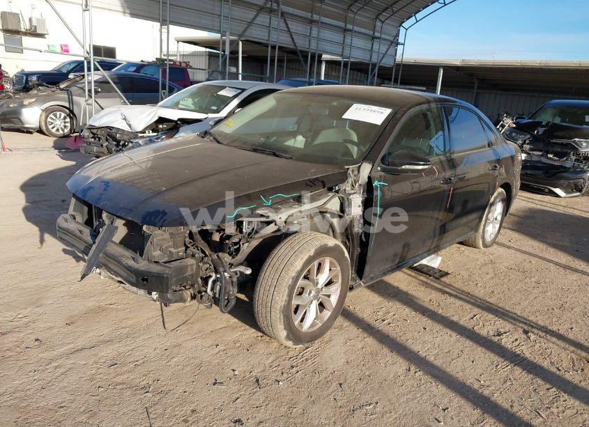 Photo 2 of 2018 Volkswagen Passat 2.0T R-LINE/2.0T S (VIN 1VWAA7A3XJC024371)