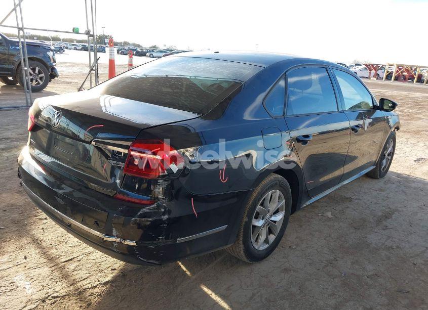 Photo 4 of 2018 Volkswagen Passat 2.0T R-LINE/2.0T S (VIN 1VWAA7A3XJC024371)