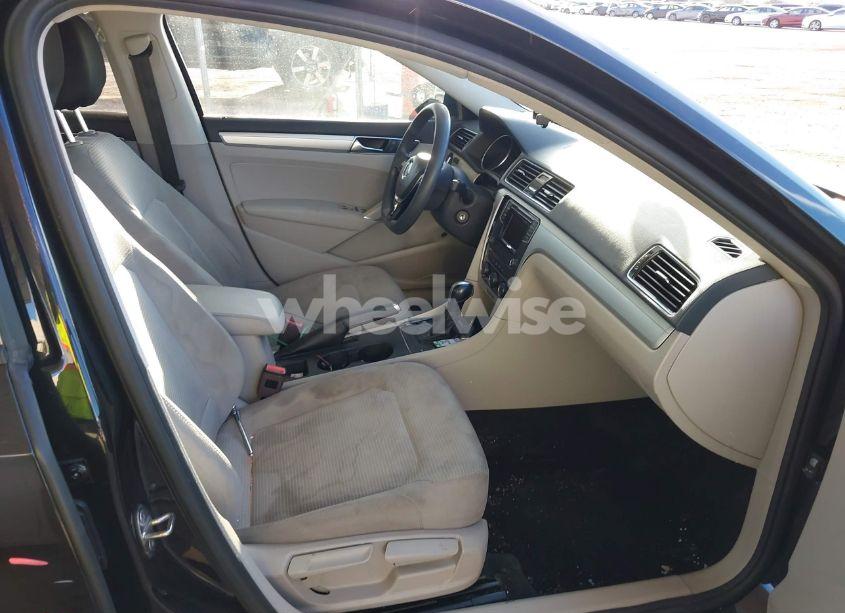 Photo 5 of 2018 Volkswagen Passat 2.0T R-LINE/2.0T S (VIN 1VWAA7A3XJC024371)