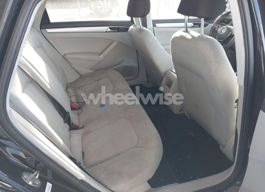 Photo 8 of 2018 Volkswagen Passat 2.0T R-LINE/2.0T S (VIN 1VWAA7A3XJC024371)