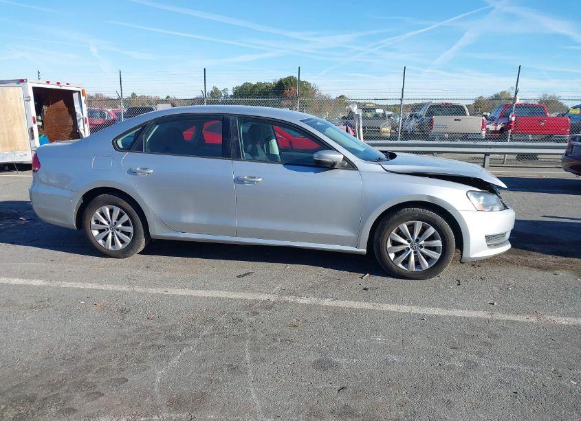 Photo 13 of 2013 Volkswagen Passat 2.5L S (VIN 1VWAH7A30DC001388)