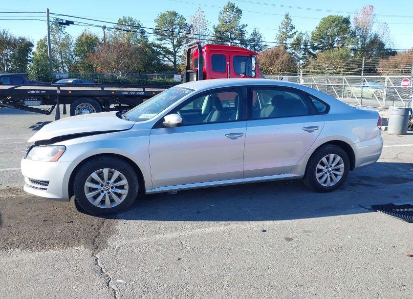 Photo 14 of 2013 Volkswagen Passat 2.5L S (VIN 1VWAH7A30DC001388)