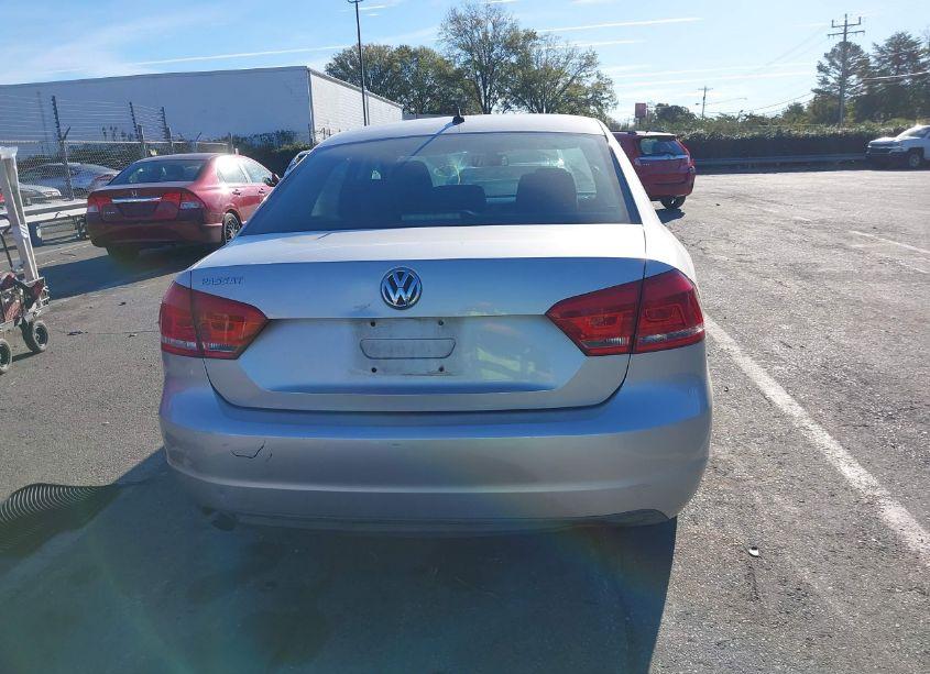 Photo 16 of 2013 Volkswagen Passat 2.5L S (VIN 1VWAH7A30DC001388)
