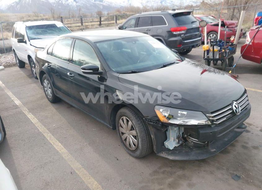 2013 Volkswagen Passat 2.5L S (VIN 1VWAH7A30DC088810) main photo