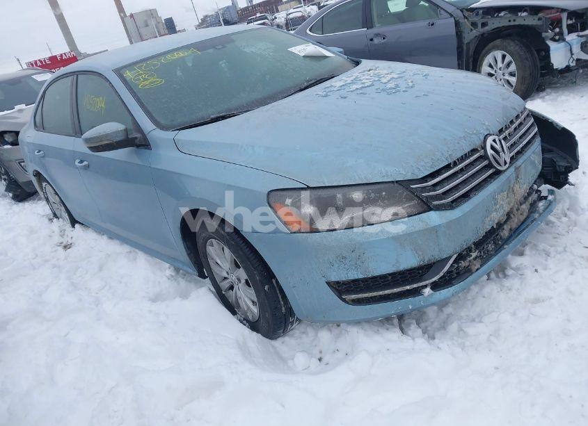 2013 Volkswagen Passat 2.5L S (VIN 1VWAH7A31DC111396) main photo