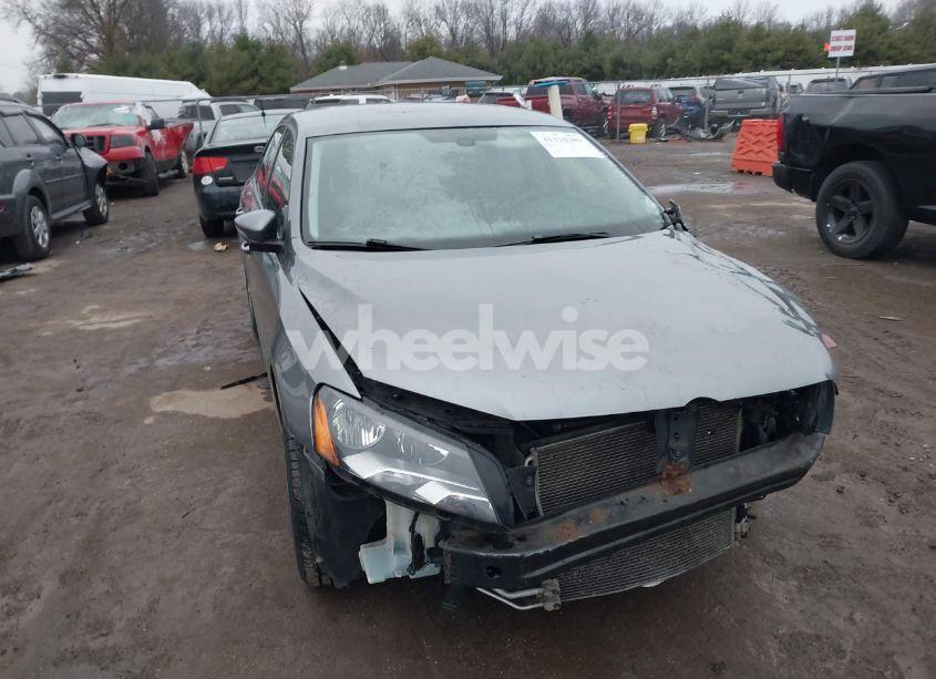 2012 Volkswagen Passat 2.5L S (VIN 1VWAH7A34CC029189) main photo