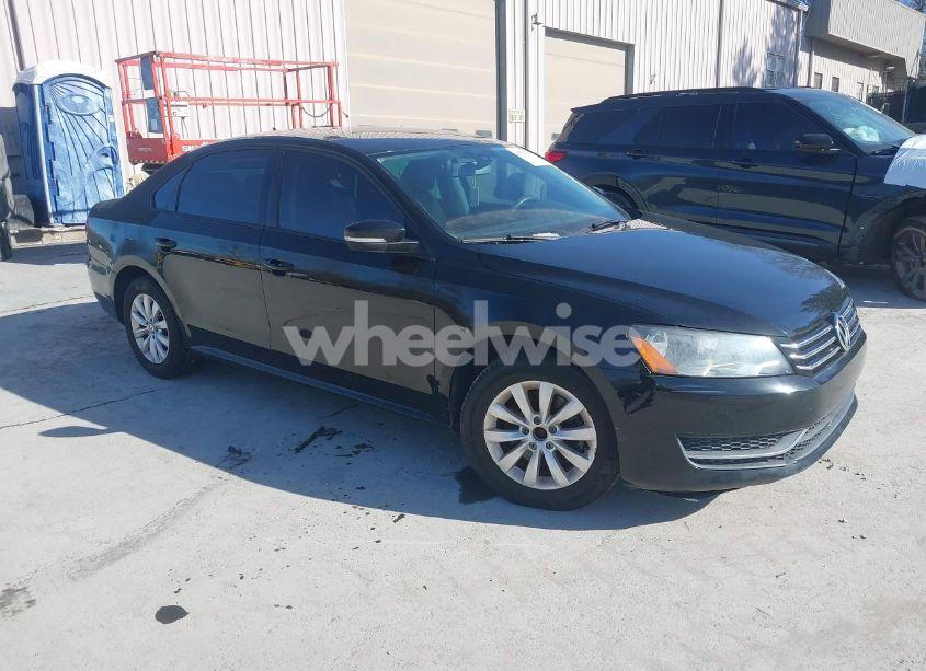 2013 Volkswagen Passat 2.5L S (VIN 1VWAH7A34DC007694) main photo
