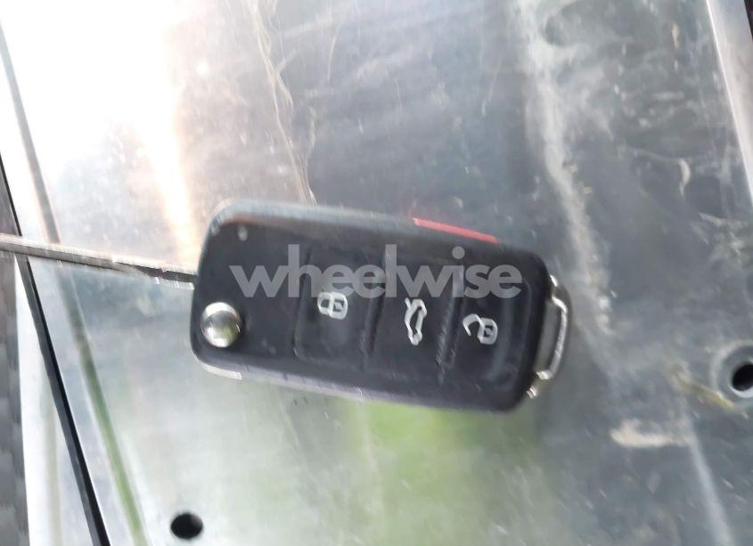 Photo 11 of 2012 Volkswagen Passat 2.5L S (VIN 1VWAH7A35CC111044)