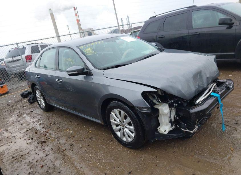 2013 Volkswagen Passat 2.5L S (VIN 1VWAH7A35DC055723) main photo