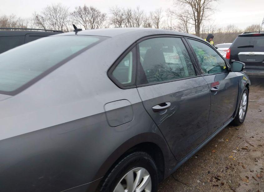 Photo 14 of 2013 Volkswagen Passat 2.5L S (VIN 1VWAH7A35DC055723)