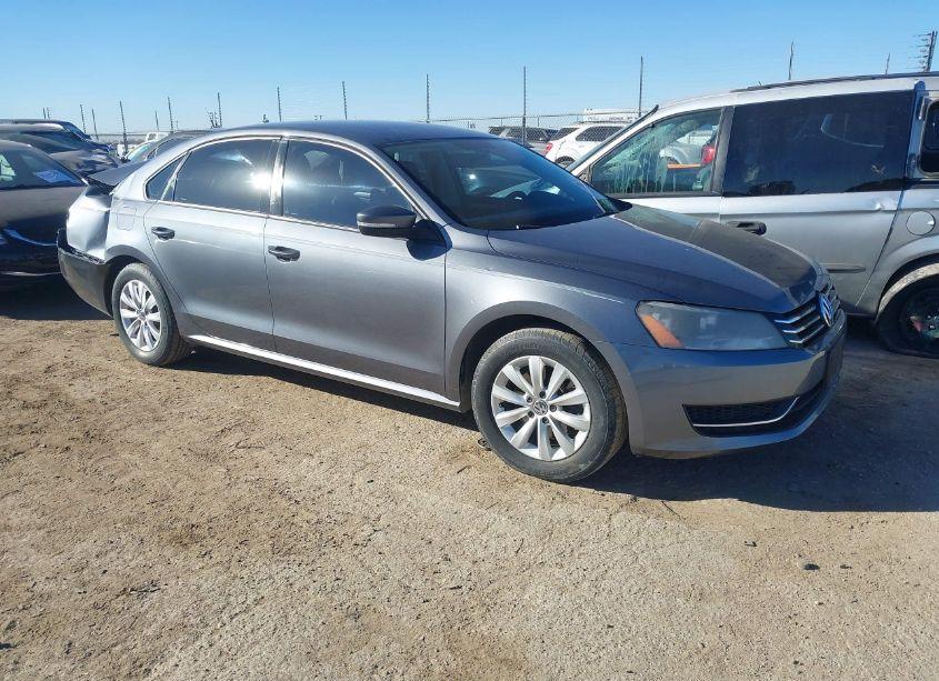 2013 Volkswagen Passat 2.5L S (VIN 1VWAH7A35DC092805) main photo